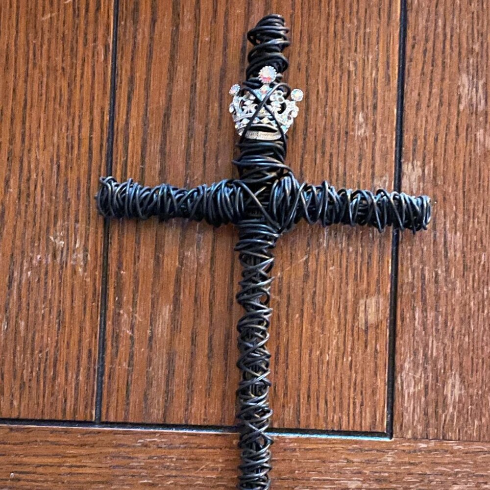 11" Wired Metal Cross with Crown - Wall Hanging